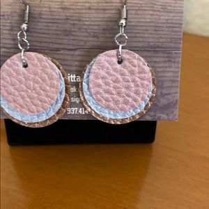 Fashion fun airings very light to wear